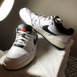 🔥Nike’s Force, low cut, new condition, barely worn, size 11.5, see pics, no box
